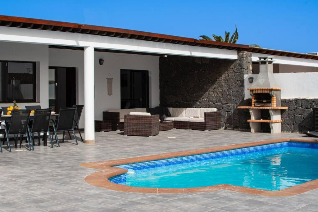 Casa Marlay Spacious, Heated Pool, Bbq & Fast Wi-Fi Only 15 Minutes Walk To Town بلايا بلانكا المظهر الخارجي الصورة