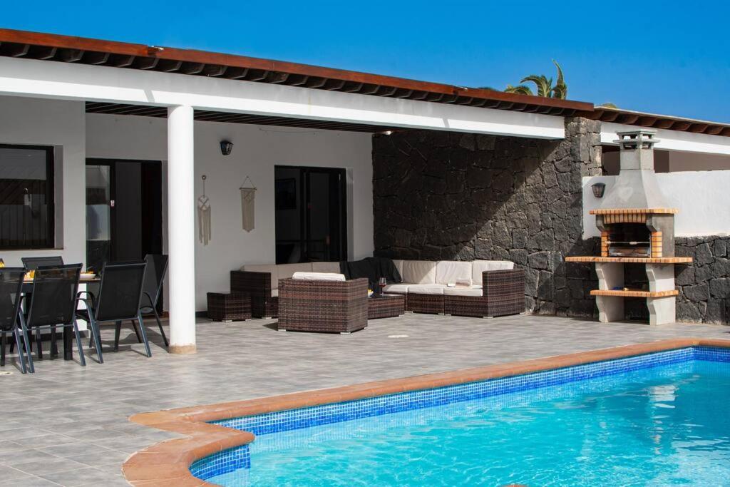 Casa Marlay Spacious, Heated Pool, Bbq & Fast Wi-Fi Only 15 Minutes Walk To Town بلايا بلانكا المظهر الخارجي الصورة