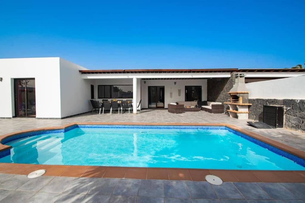 Casa Marlay Spacious, Heated Pool, Bbq & Fast Wi-Fi Only 15 Minutes Walk To Town بلايا بلانكا المظهر الخارجي الصورة